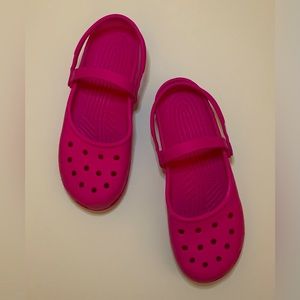 Women’s size 9 crocs classic clogs with 2 straps
